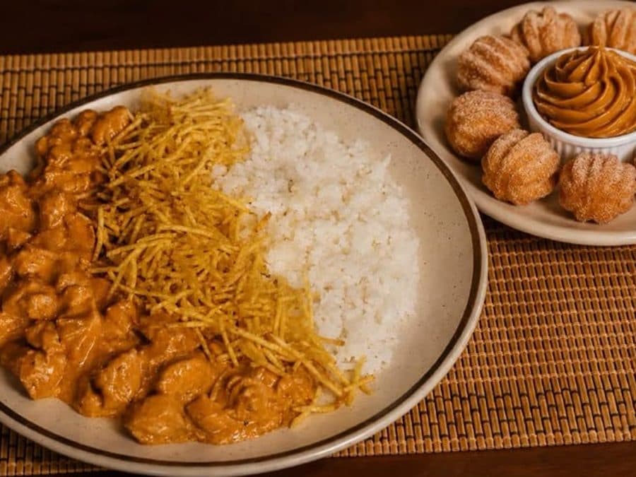 Combo Casal (Strogonoff de Frango G + 10 Mini Churros + 2 Potes de Doce de Leite)